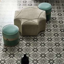 Pouf cilindrico in velluto verde con anello
