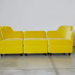 Pouf giallo con schienale Angolo di Corrado Corradi Dell'Acqua