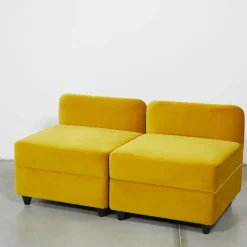 Pouf giallo con schienale Angolo di Corrado Corradi Dell'Acqua