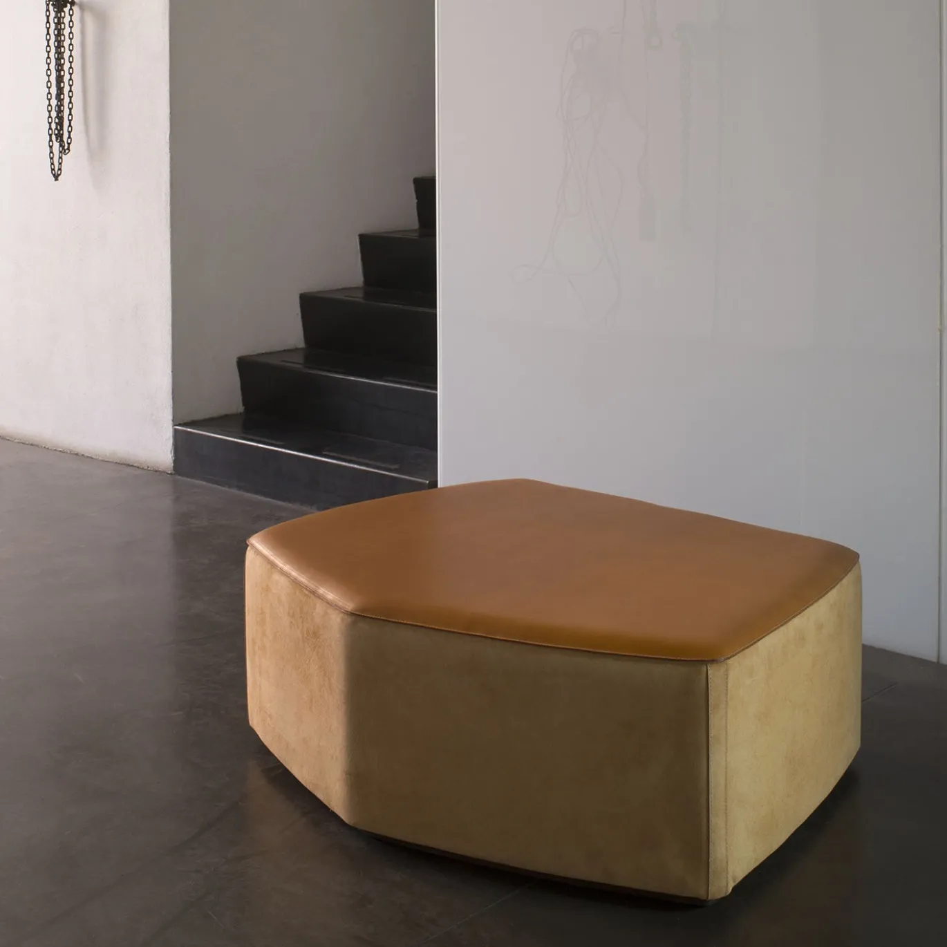 Pouf Grande in Pelle color Suola