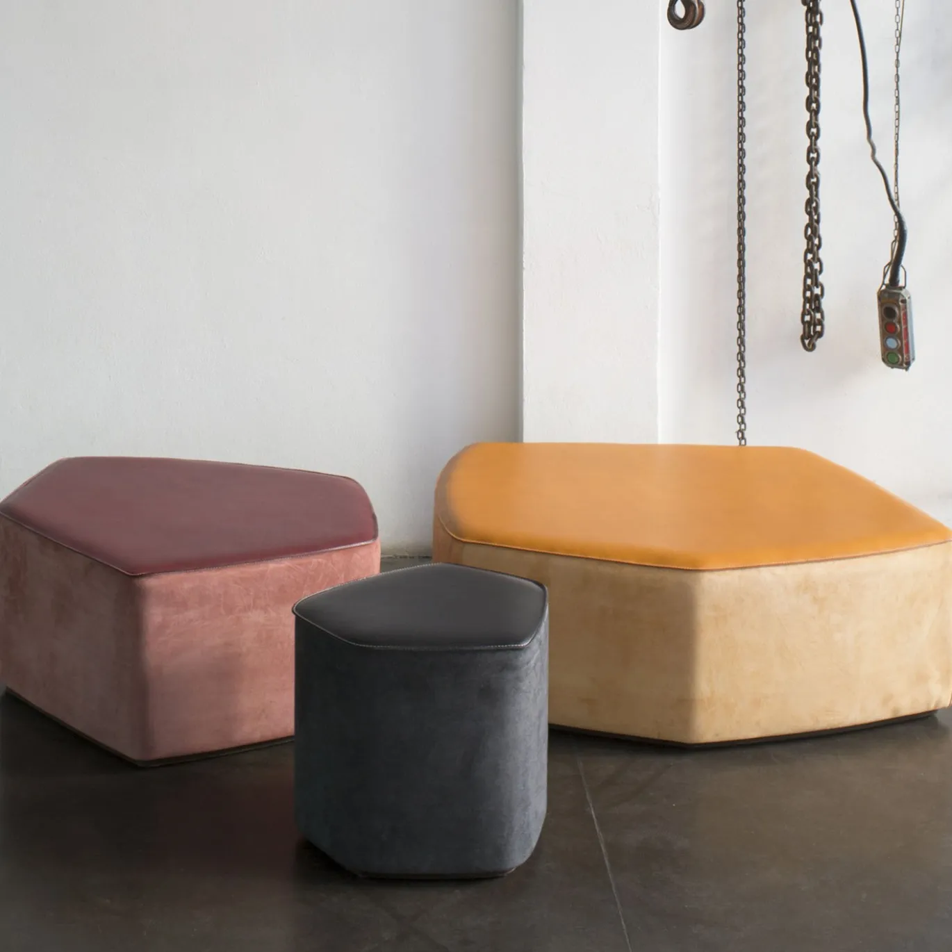 Pouf Grande in Pelle color Suola