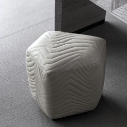 Pouf in pelle di Castello Lagravinese Studio