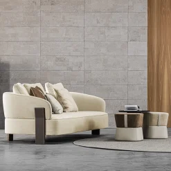 Pouf Iseo in tessuto e pelle beige disegnato da Marco Piva