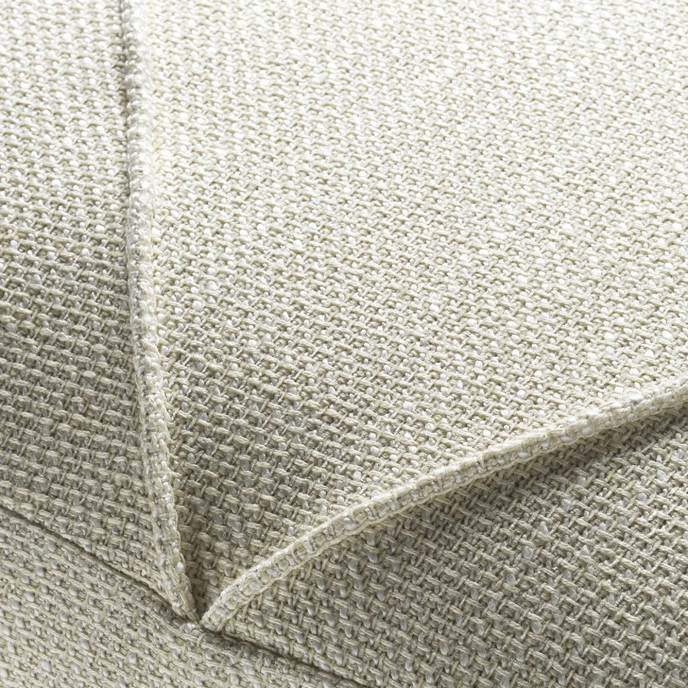 Pouf Leisure in velluto bogardine bianco di Lorenza Bozzoli