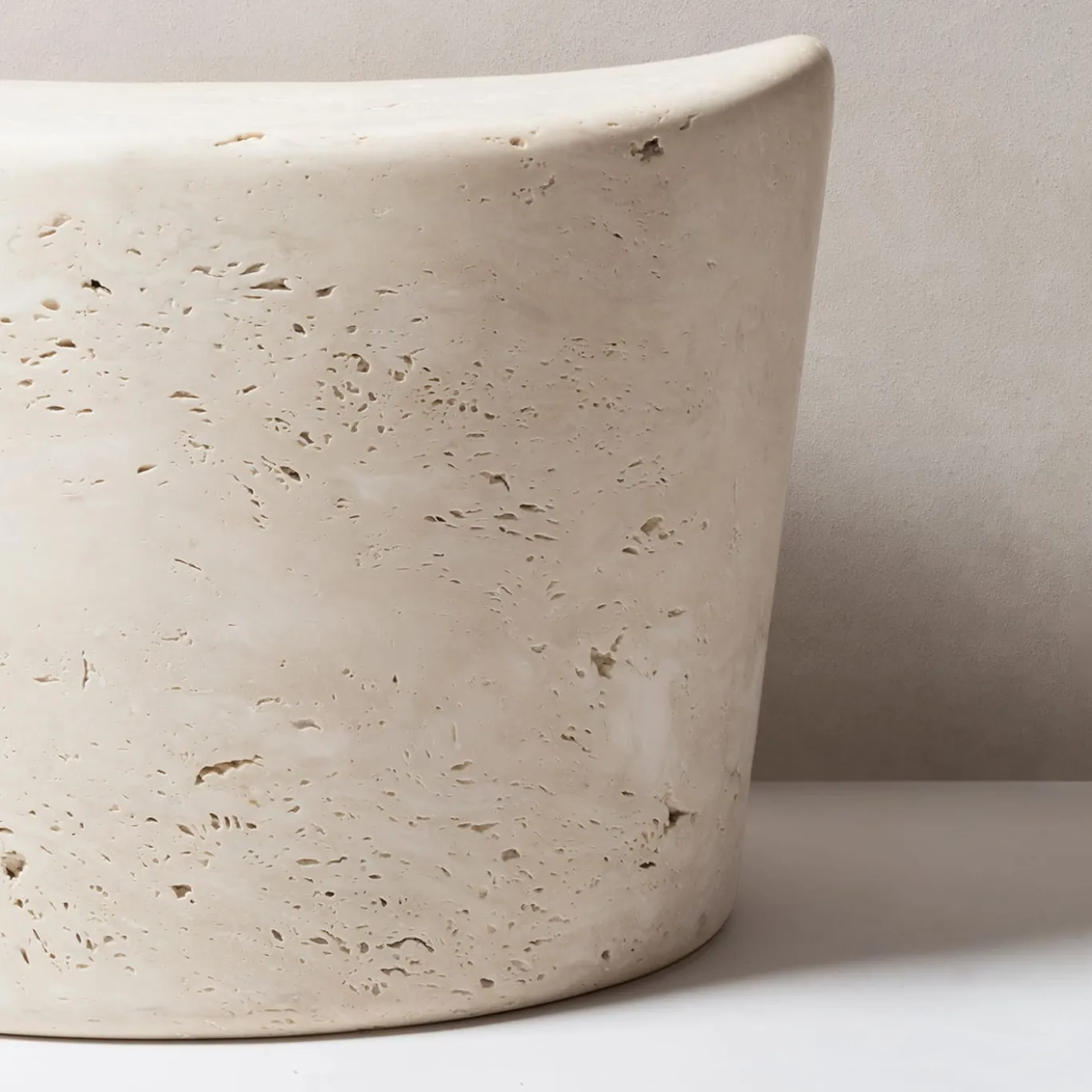 Pouf Perseus in marmo