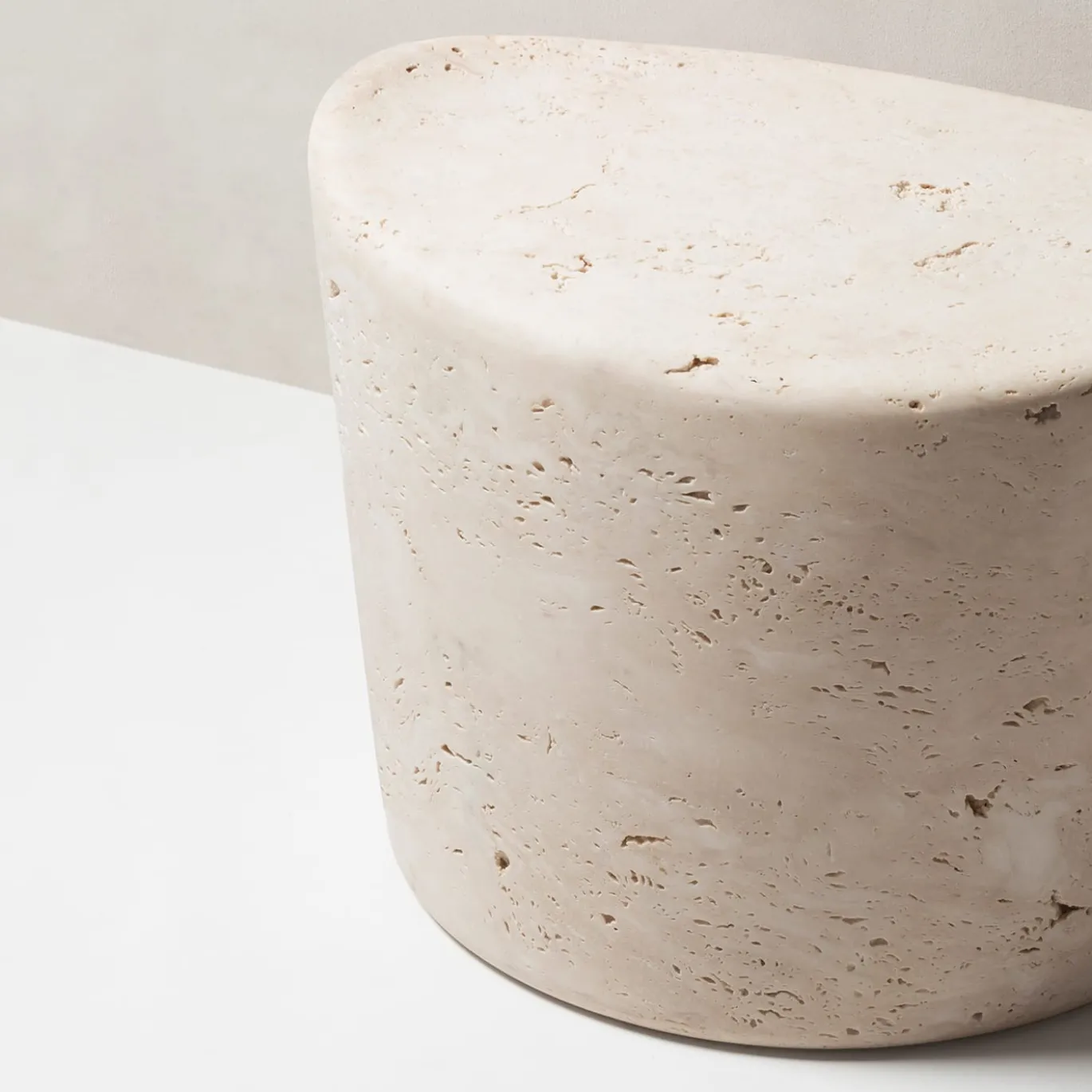 Pouf Perseus in marmo