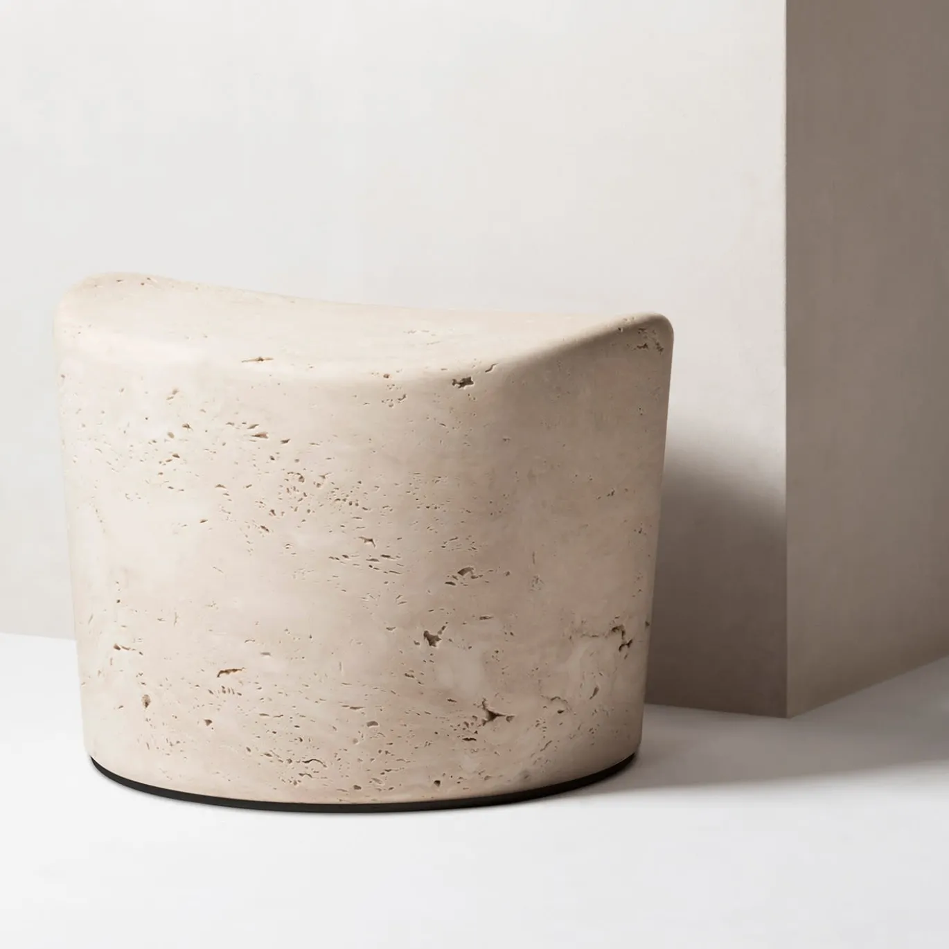 Pouf Perseus in marmo