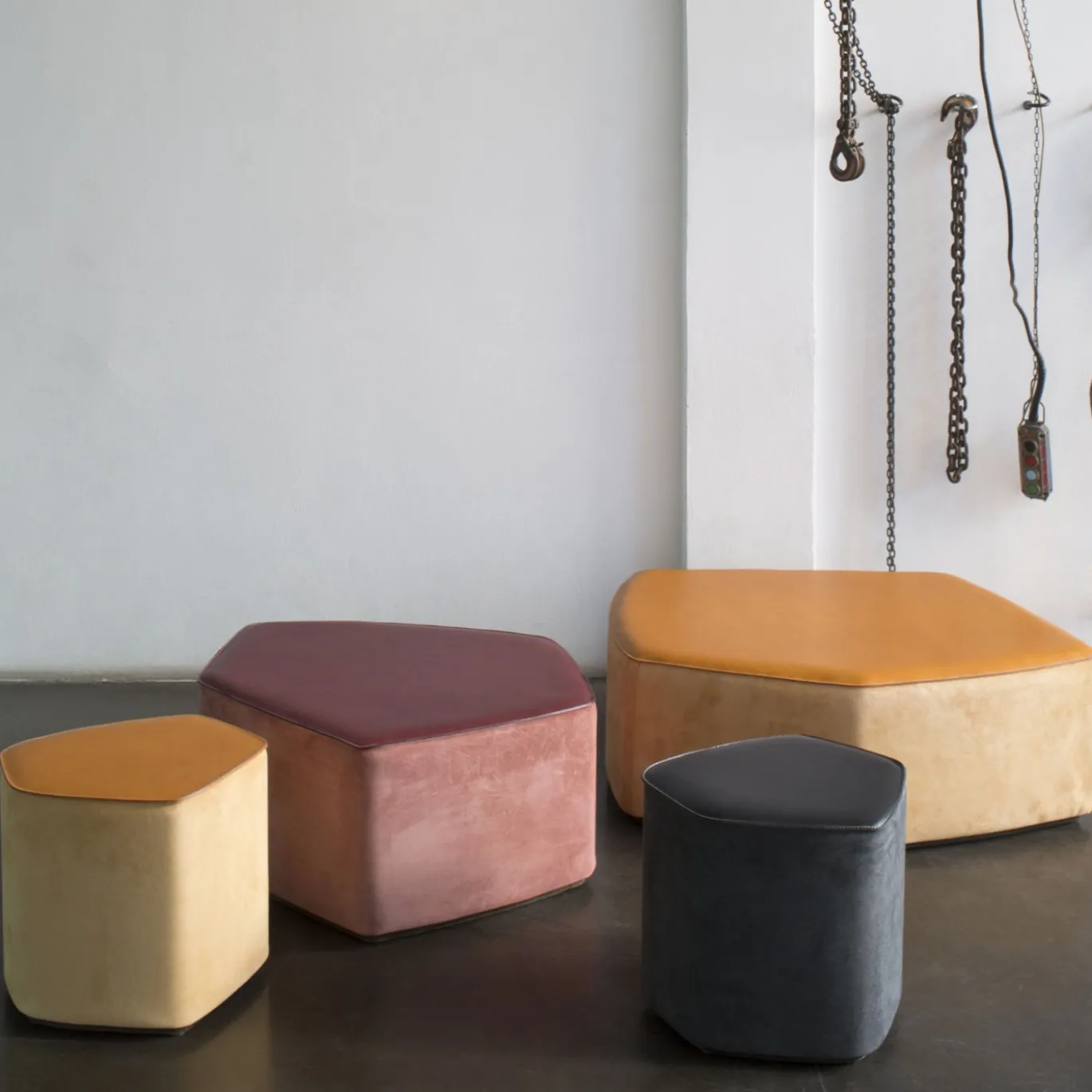 Pouf piccolo in pelle color Suola