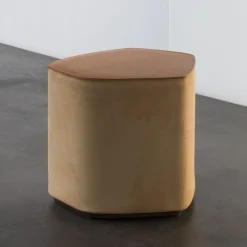 Pouf piccolo in pelle color Suola