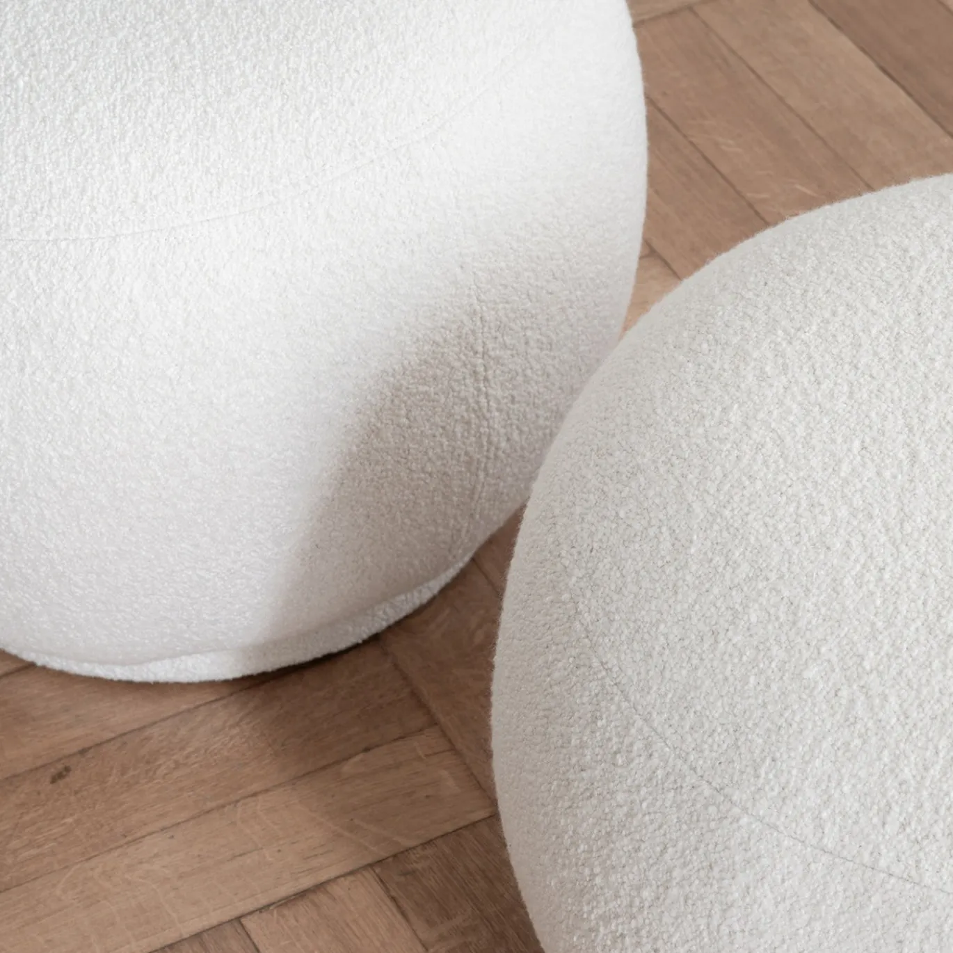 Pouf rotondo bianco Bombo della Collezione Riviera
