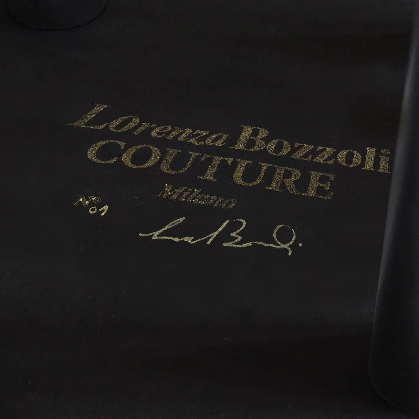 Pouf rotondo in paglia gialla e marrone scuro