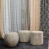 Pouf squadrato Alicudi con motivo geometrico marrone e bianco
