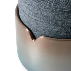 Pouf TETI in tessuto grigio e base laccata