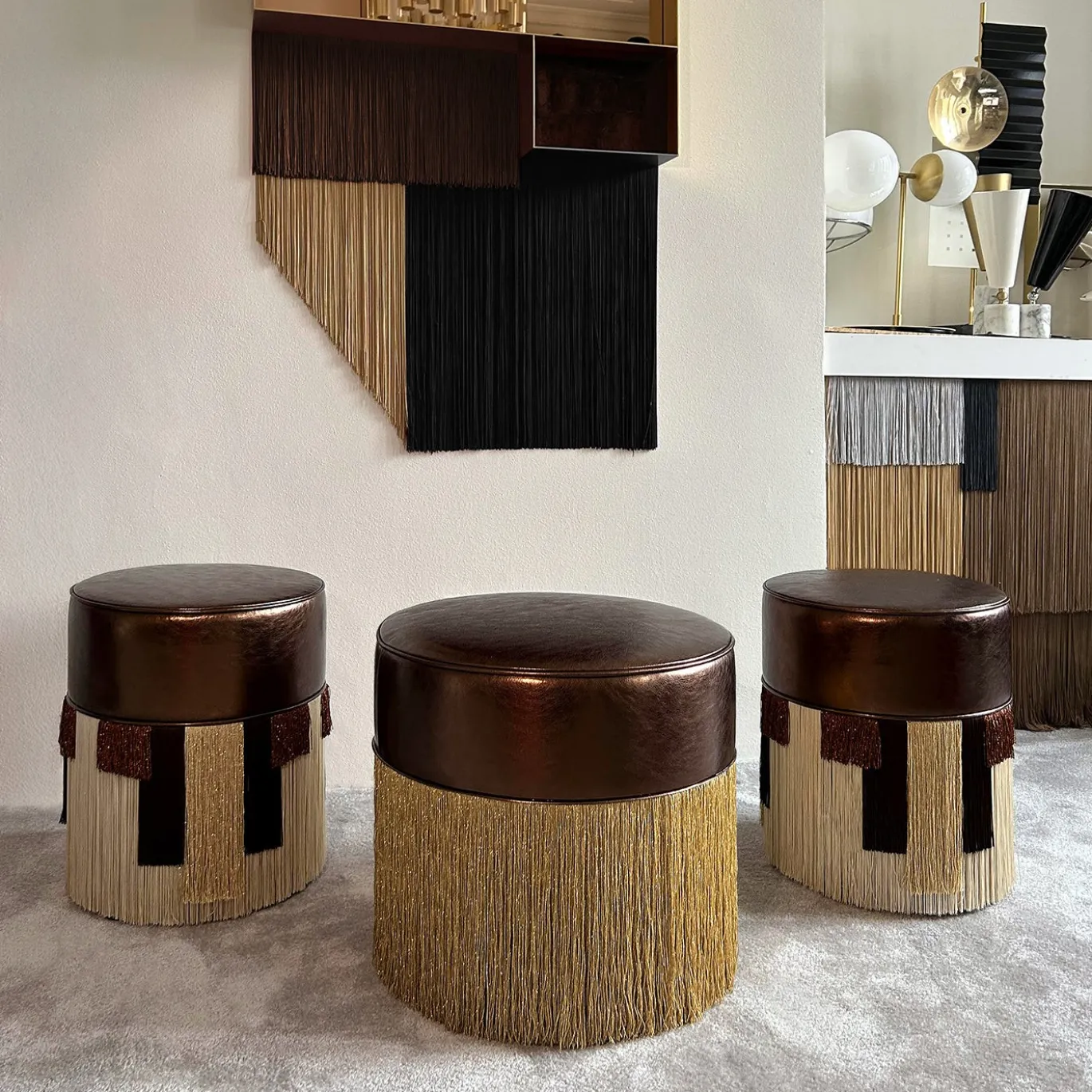 Pouf Treasure in pelle marrone metallizzata di Lorenza Bozzoli