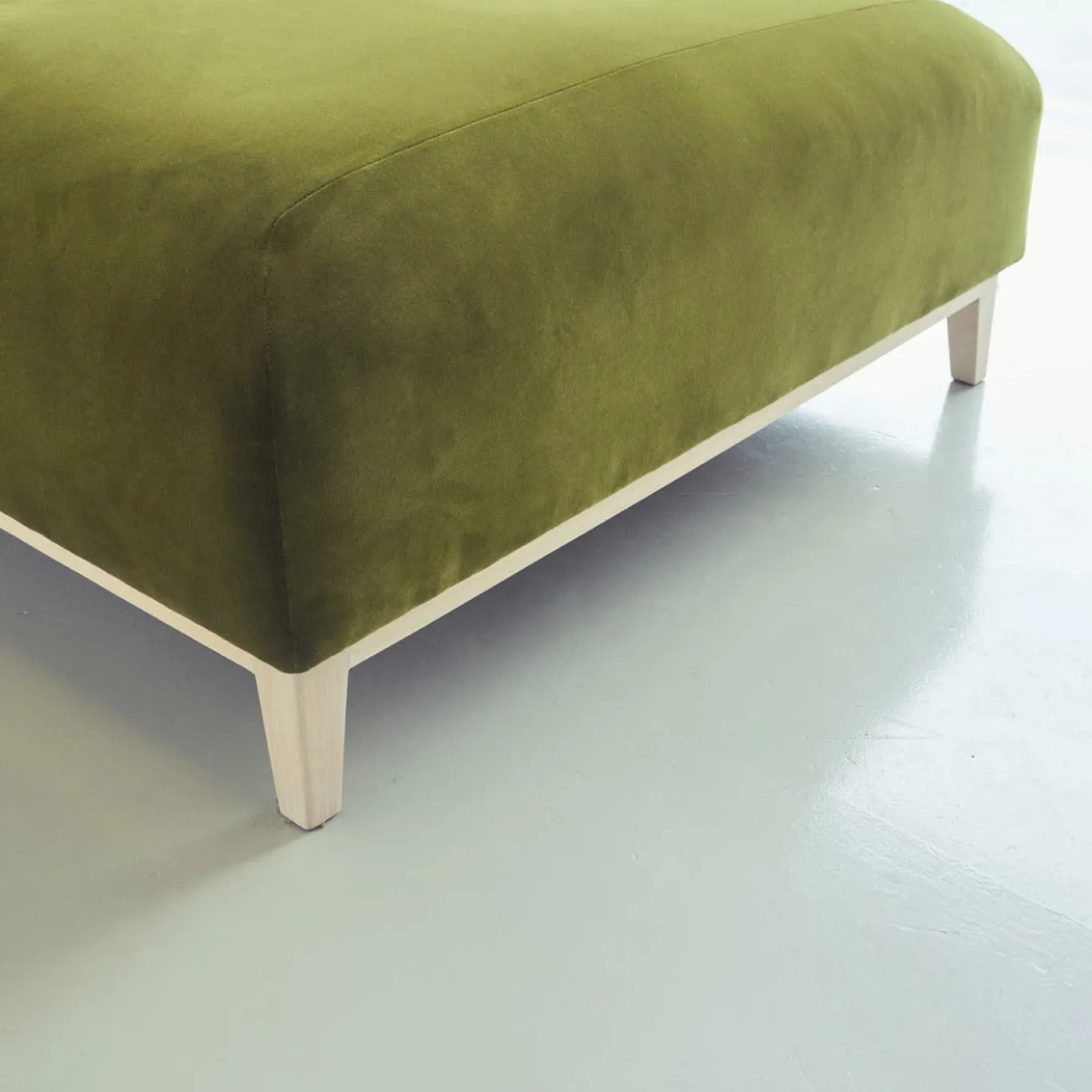 Pouf Zeno Eco In Velluto Verde Oliva Di Brian Sironi