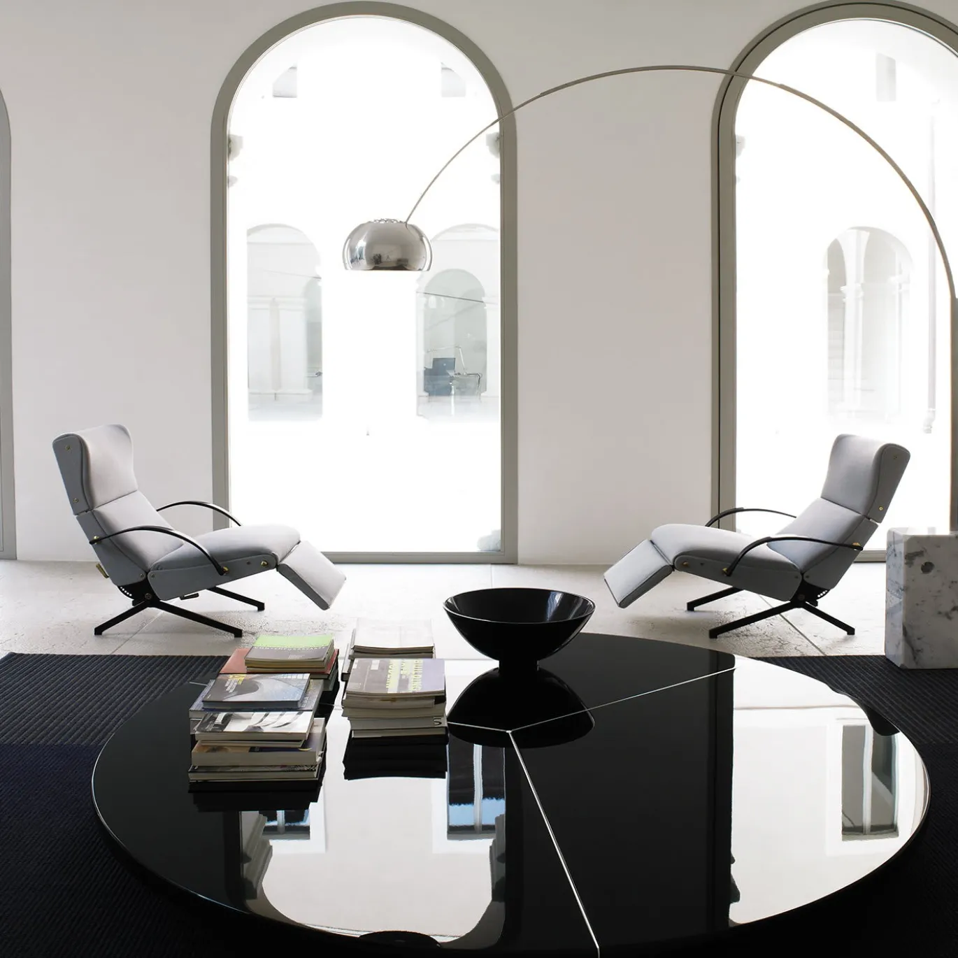 P40 Poltrona lounge grigia di Osvaldo Borsani