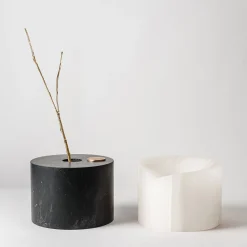Qui e ora Vaso in onice bianco e marquina nera #3