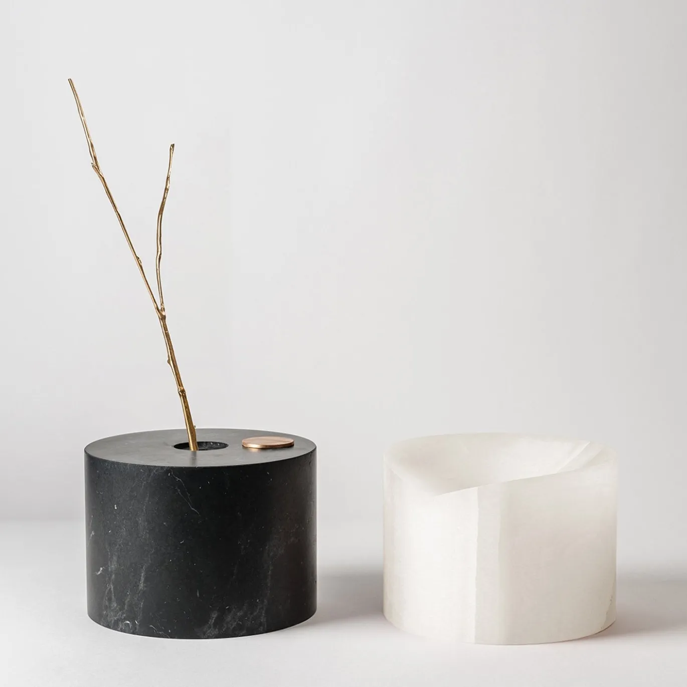 Qui e ora Vaso in onice bianco e marquina nera #3
