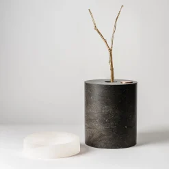 Qui e ora Vaso in onice bianco e marquina nera #2