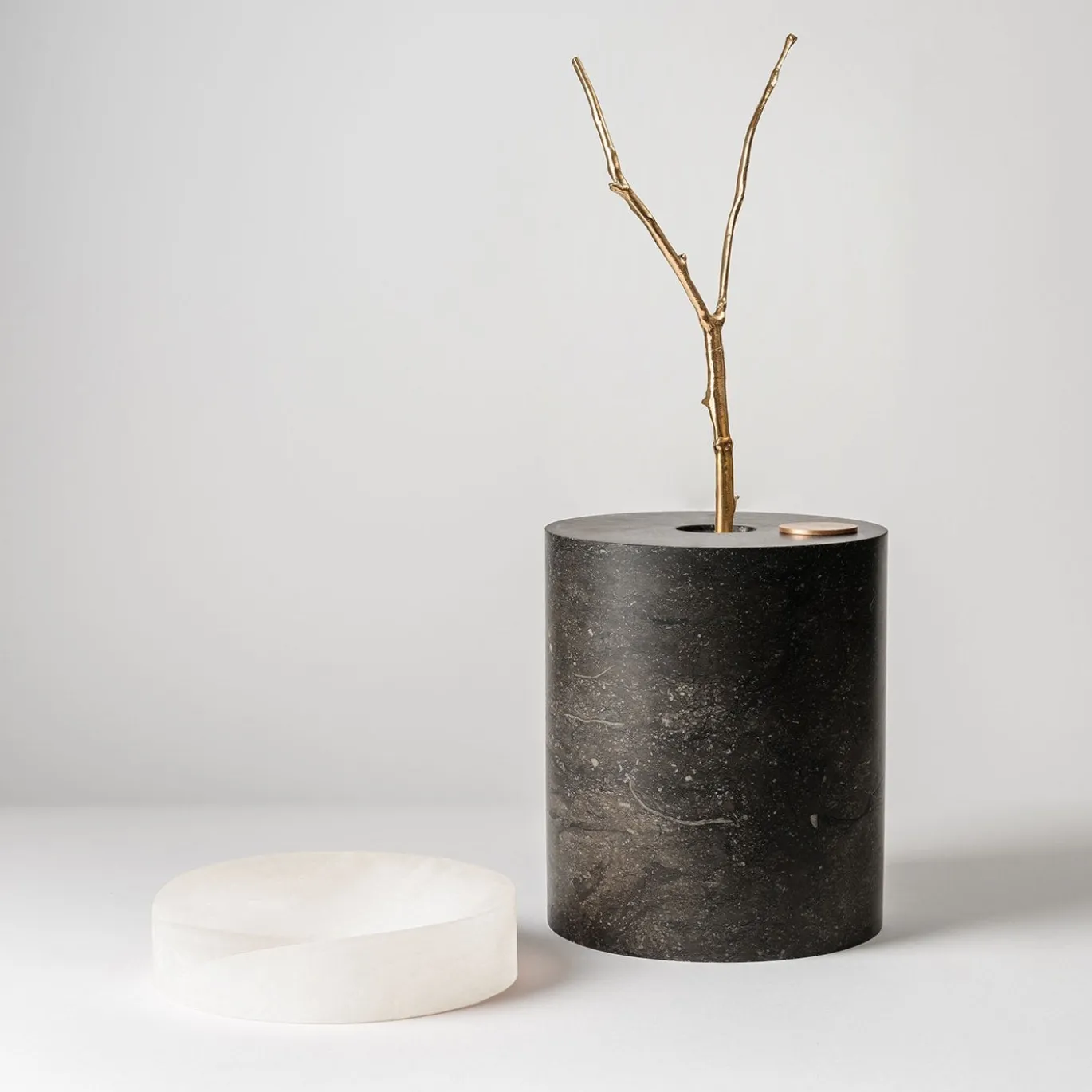 Qui e ora Vaso in onice bianco e marquina nera #2