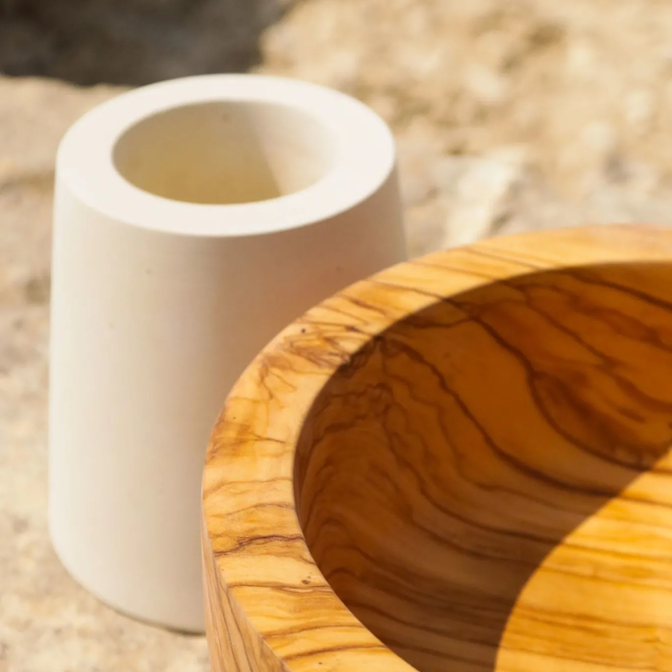 Rito N. 2 A Coppa Decorativa in Legno d'Ulivo e Pietra Leccese