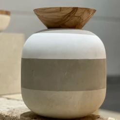 Rito N. 3 C Vaso in Pietra Leccese con Coperchio in Legno d'Ulivo