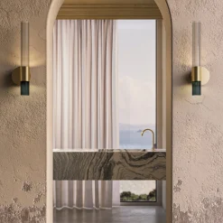 Sbàrlusc Applique Doppia in Vetro Blu Teal e Ottone Champagne di Isacco Brioschi