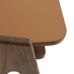 Scrittoio Bavero in pelle color cognac con gambe in legno di noce