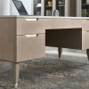 Scrivania in Eucalipto Taupe con Maniglie Champagne della Collezione Studio Privè