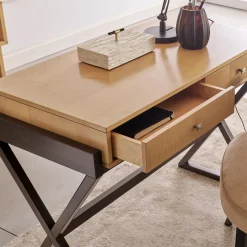 Scrivania in legno di ciliegio con due cassetti