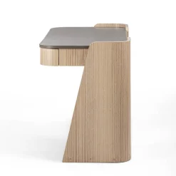 Scrivania Shape a 2 cassetti in pelle e legno eucalipto