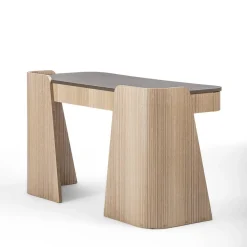Scrivania Shape a 2 cassetti in pelle e legno eucalipto