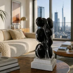 Scultura Abbracci in Marmo Nero Venato su Base Bianca di Piero Speranza