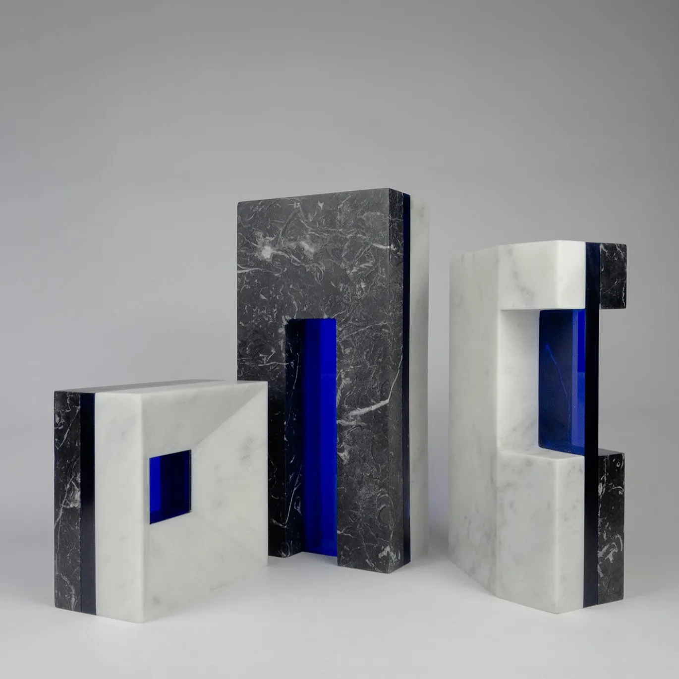 Scultura bassa Attraversare Forme in marmo