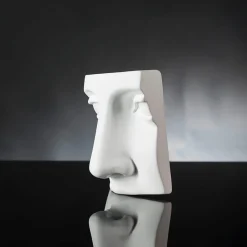Scultura bianca di Naso Giunone