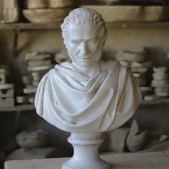 Scultura busto di Cesare in smalto bianco