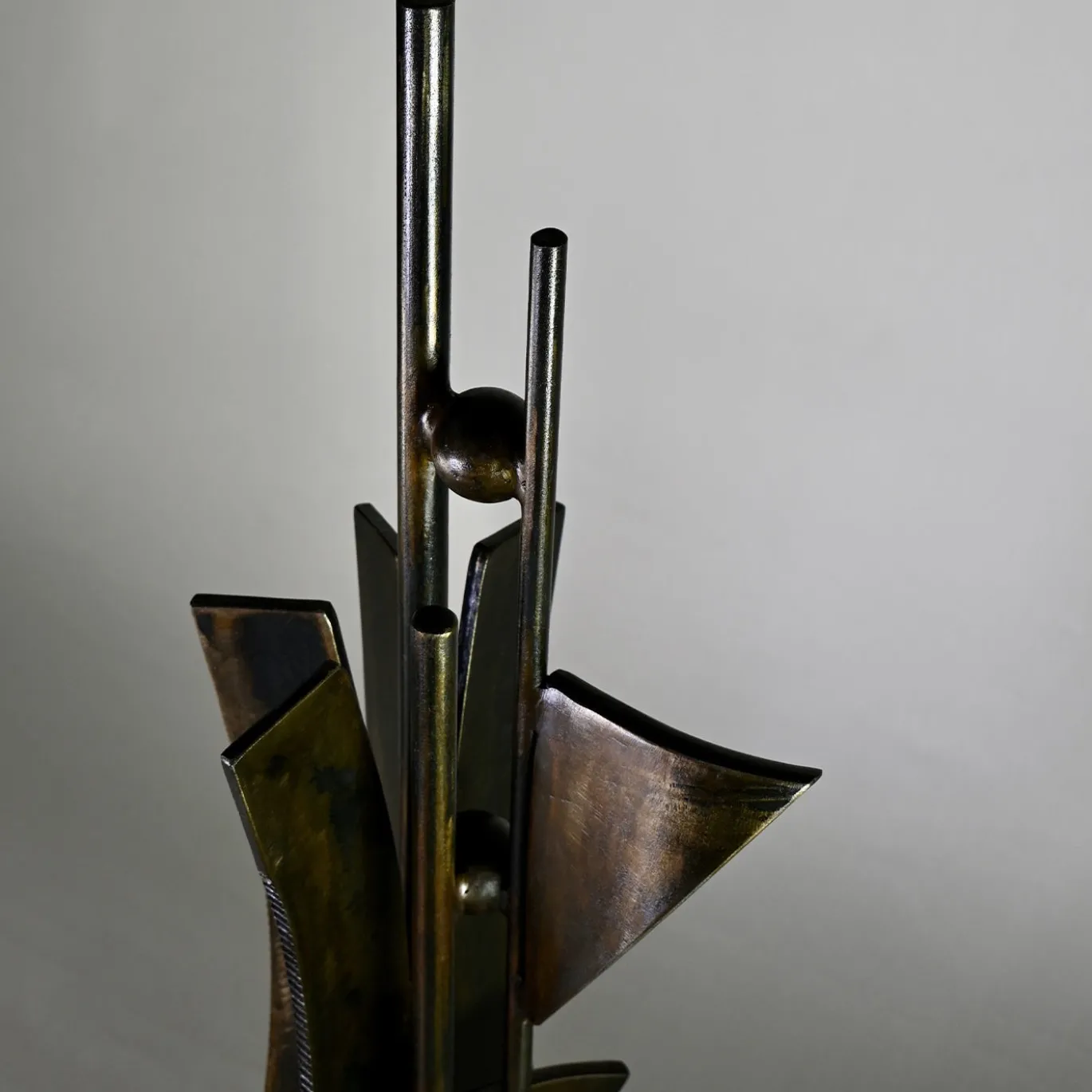 Scultura decorativa astratta Gear in ferro di Lorenzo Quadalti