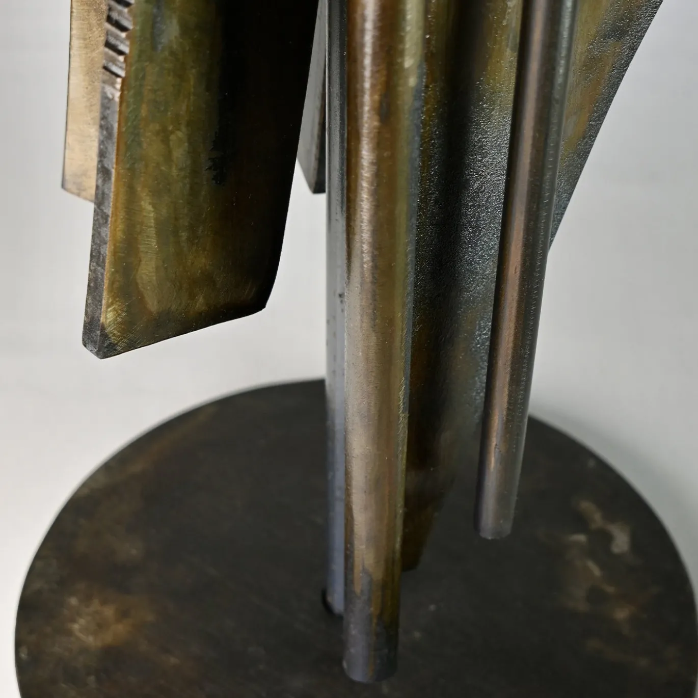 Scultura decorativa astratta Gear in ferro di Lorenzo Quadalti