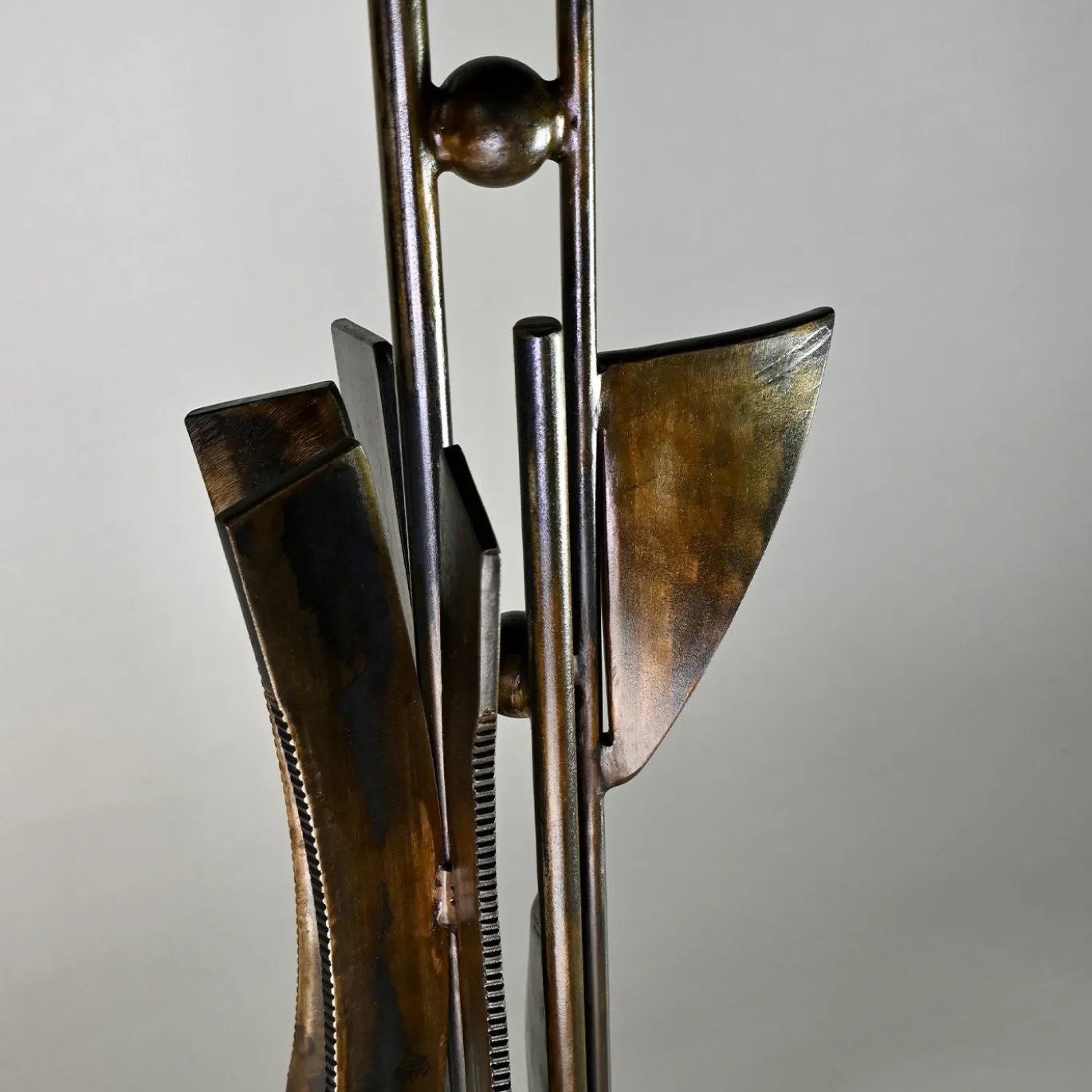 Scultura decorativa astratta Gear in ferro di Lorenzo Quadalti