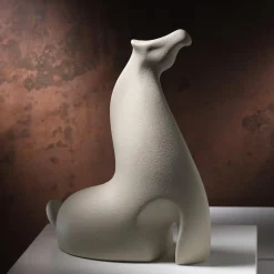 Scultura decorativa Naru Horse in porcellana beige