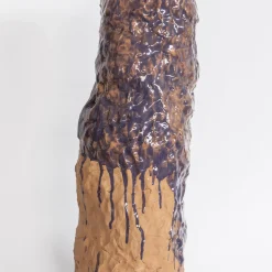 Scultura Decorativa Pastiche Media in Terracotta Smaltata Viola