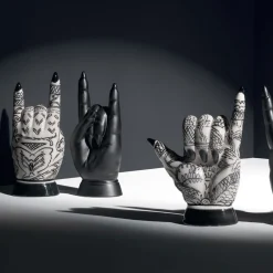 Scultura decorativa Shaka Tattoo di Ugo La Pietra