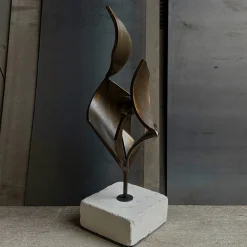 Scultura decorativa stilizzata Tulip in ferro di Lorenzo Quadalti