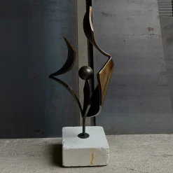 Scultura decorativa stilizzata Tulip in ferro di Lorenzo Quadalti
