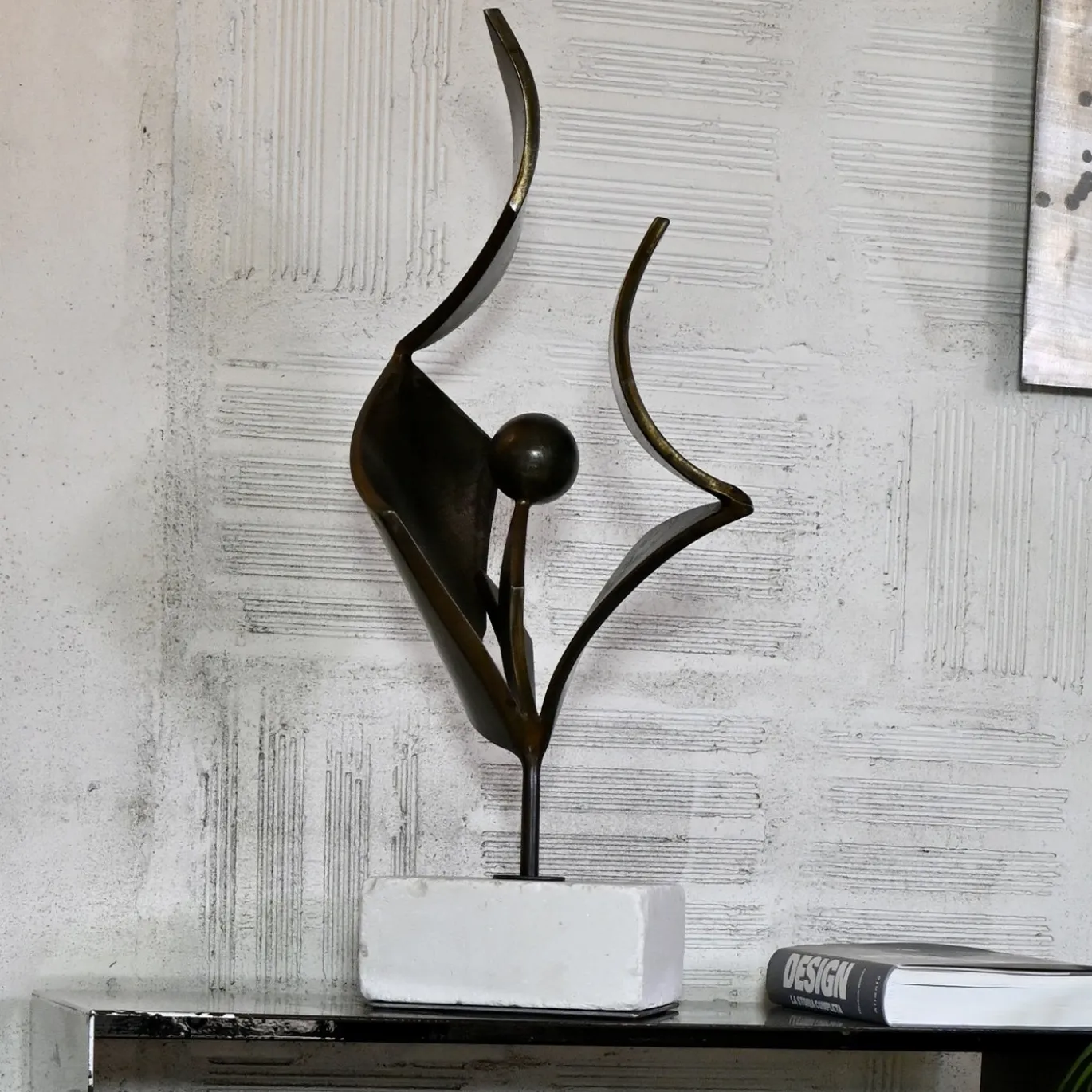 Scultura decorativa stilizzata Tulip in ferro di Lorenzo Quadalti