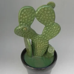 Scultura di cactus in ceramica di Tullio Mazzotti in via Gutierrez