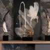 Scultura di corno verticale con base in ottone dorato 24K