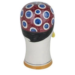 Scultura di testa di nuotatore con berretto rosso maculato