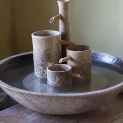 Scultura Fontana Modern Genesi Circolare in Ceramica Craquel� Bianca e Blu