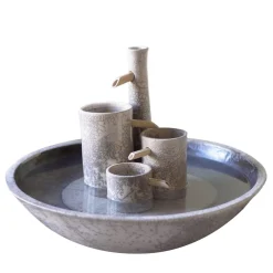 Scultura Fontana Modern Genesi Circolare in Ceramica Craquel� Bianca e Blu
